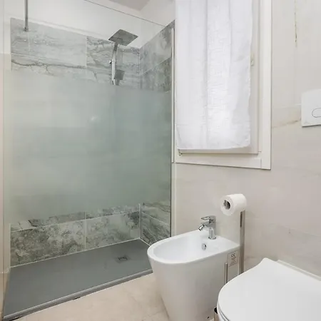 Casa Del Nettuno In Via Indipendenza, A 5 Min Da Piazza Maggiore Apartament