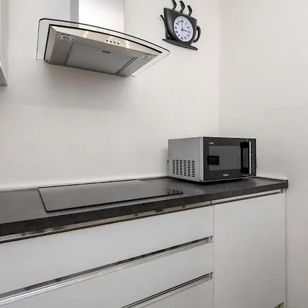 Casa Del Nettuno In Via Indipendenza, A 5 Min Da Piazza Maggiore Apartament